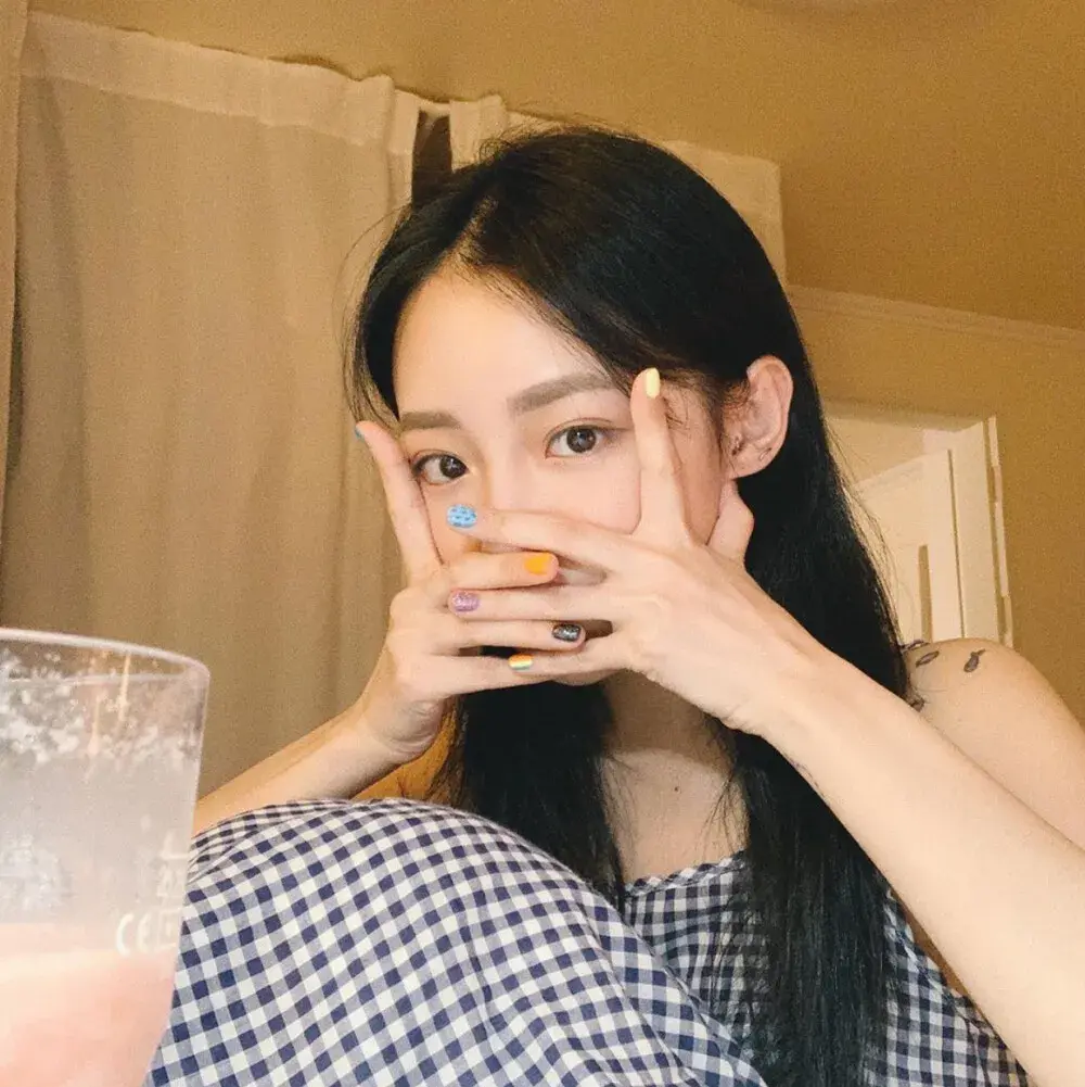 看起来很不好惹,很高冷的女生头像 - 知乎