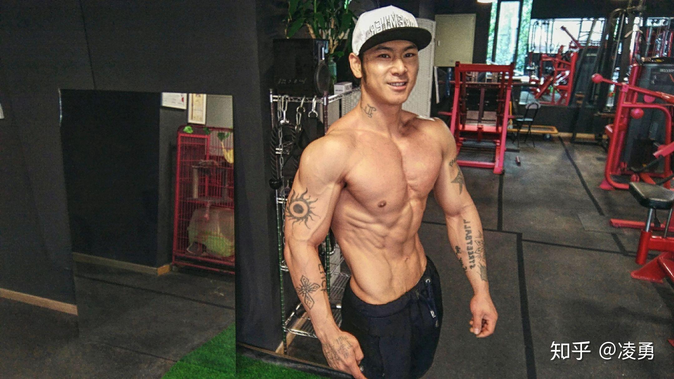 卧推可以达到一倍体重为什么胸还是很小?