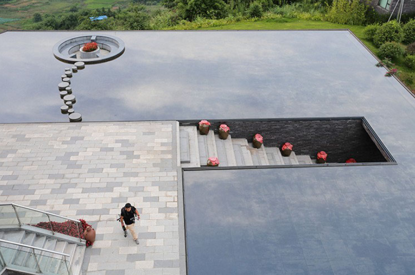 关于酒文化的设计,闪电折线路,镂空框景,酒元素铺装和小品