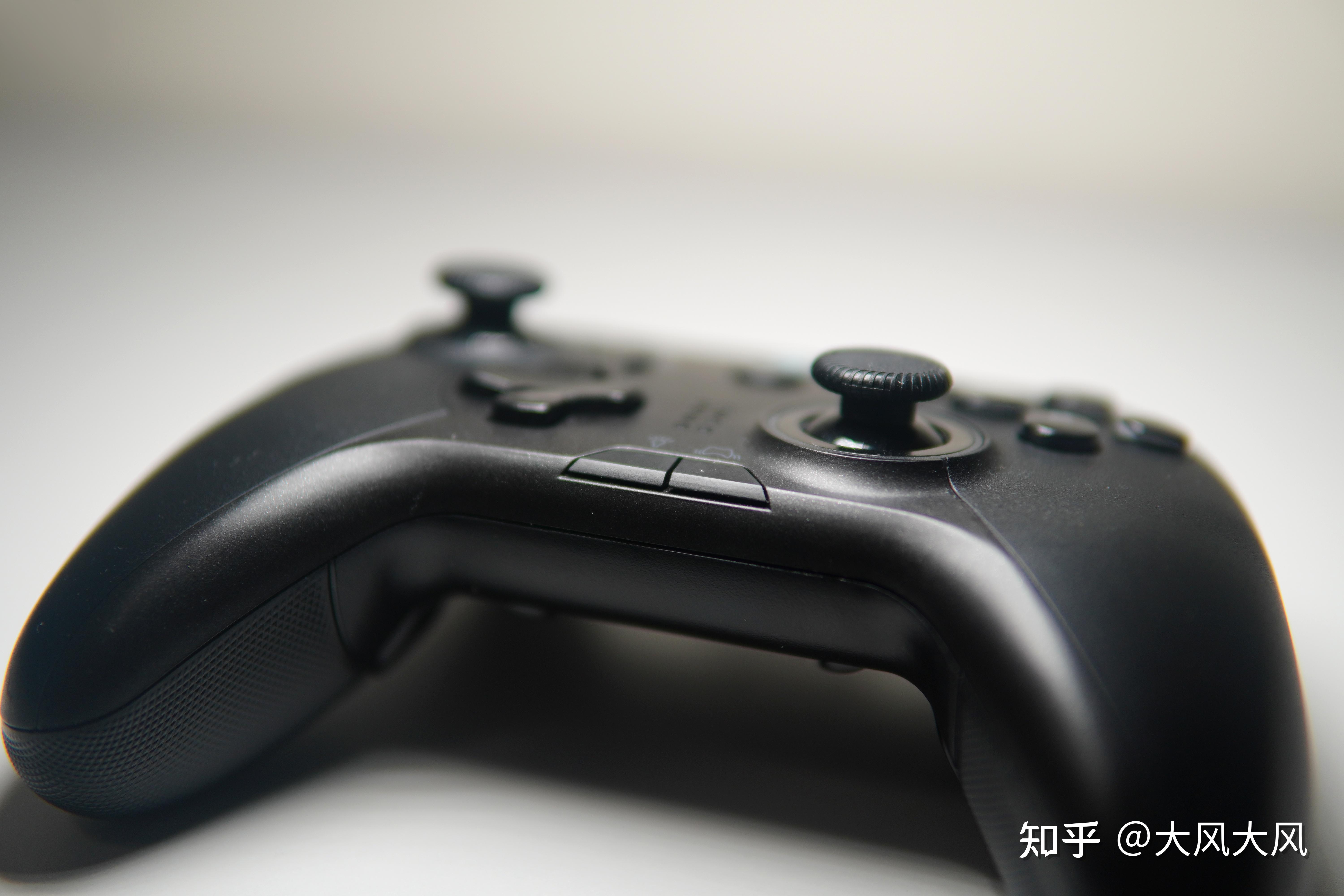 自带手机支架的手柄雷神g50游戏手柄上手体验评测