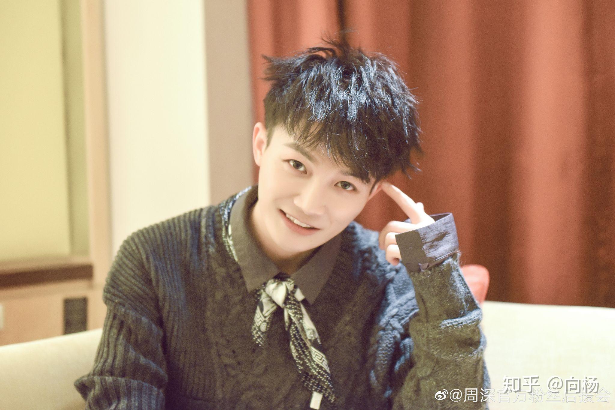 有没有周深超级可爱的照片呀~?