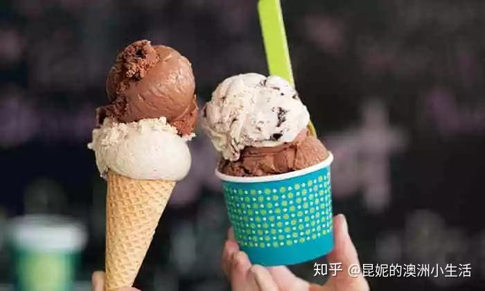 這時,可以說 two scoops of ice cream(兩勺冰淇淋)或者double dips.