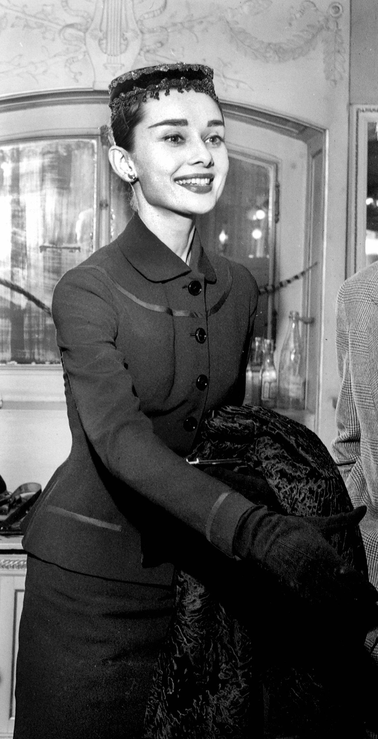 Audrey Hepburn - Sabrina (1954) Photo (12037024) - Fanpop