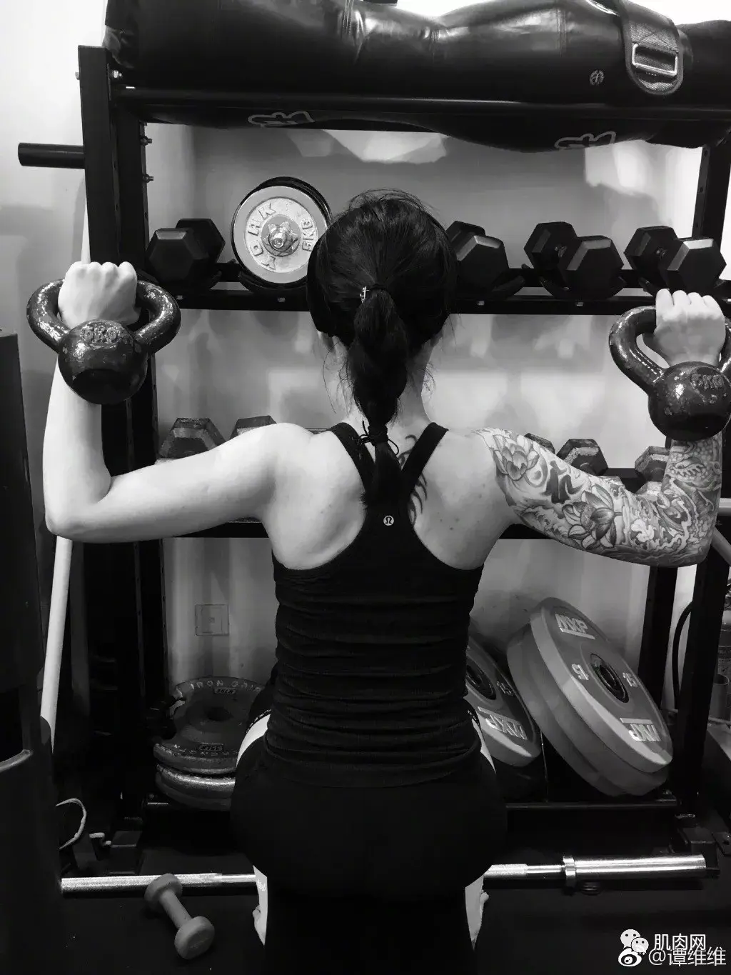 37岁谭维维大秀8块腹肌自律的人足够风情万种