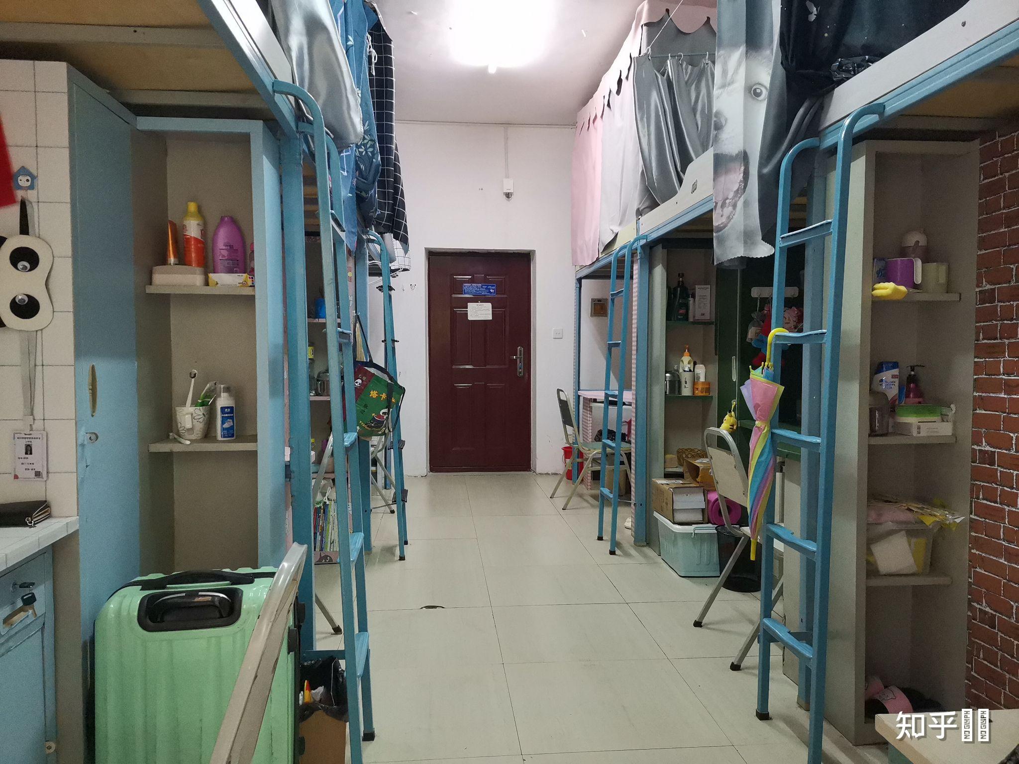 四川传媒学院怎么样学风宿舍食堂大概一个月生活费多少呀