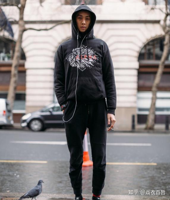 潮男春季卫衣搭配街拍,这样穿才有范儿!