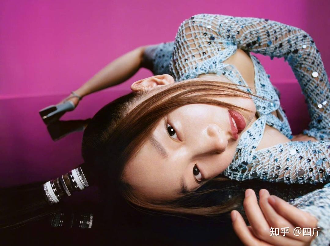 周冬雨杂志照片惹争议!表情怪异动作鬼畜,外国摄影师疑似背锅 - 知乎