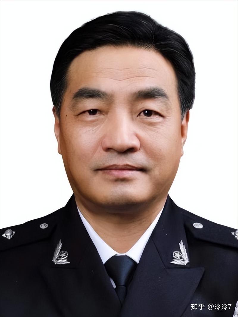 胡训立,男,汉族,1967年12月生,省委党校研究生学历,中共党员.