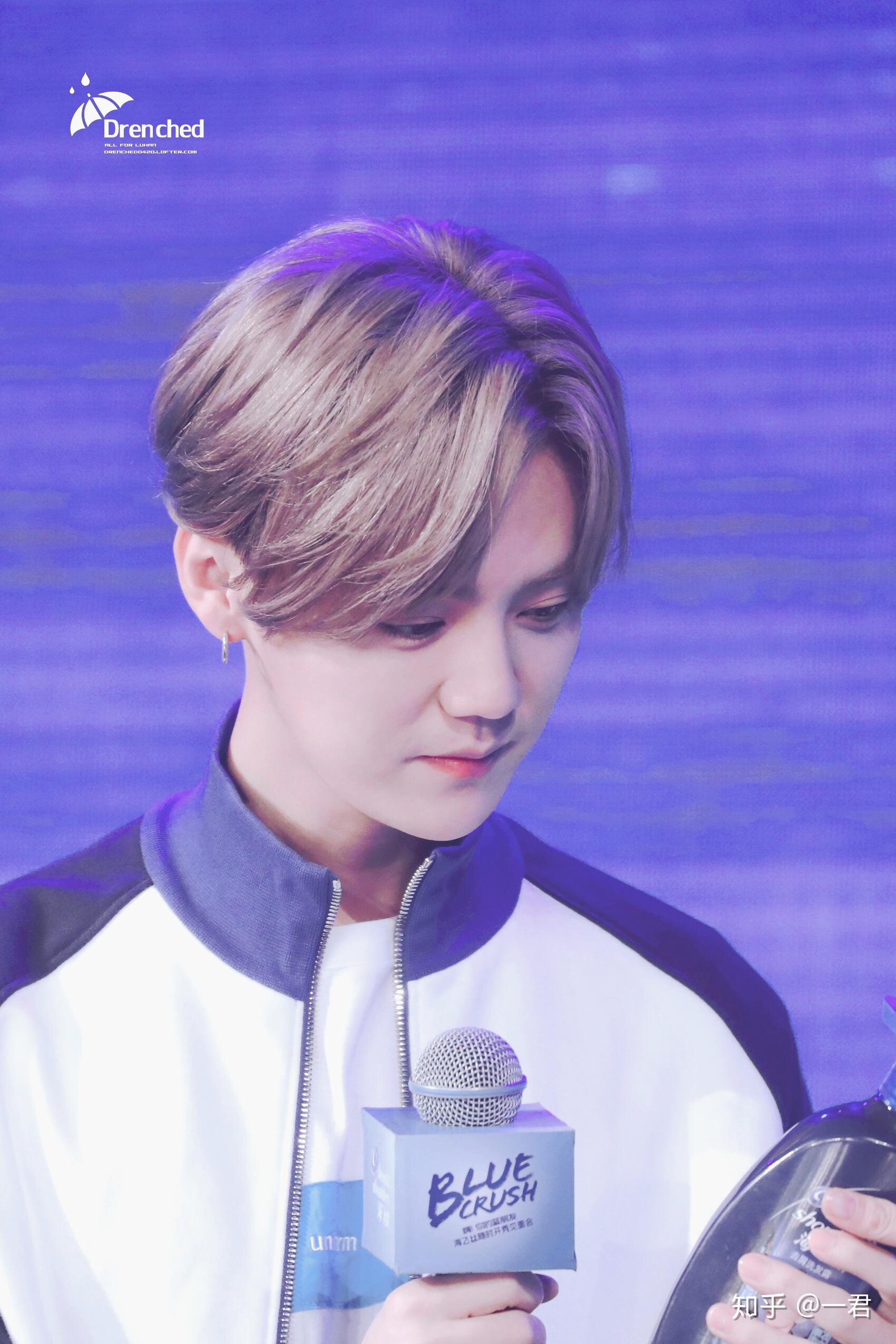 有没有鹿晗比心的照片分享呀