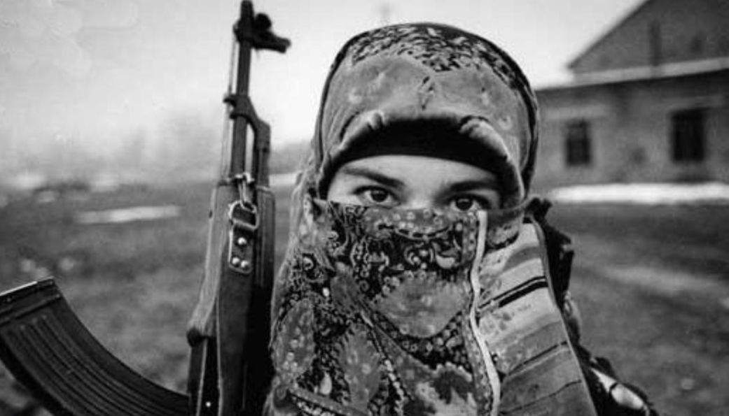 车臣女兵黑寡妇:被恐怖分子支配,鏖战俄罗斯10年,联合国很同情 