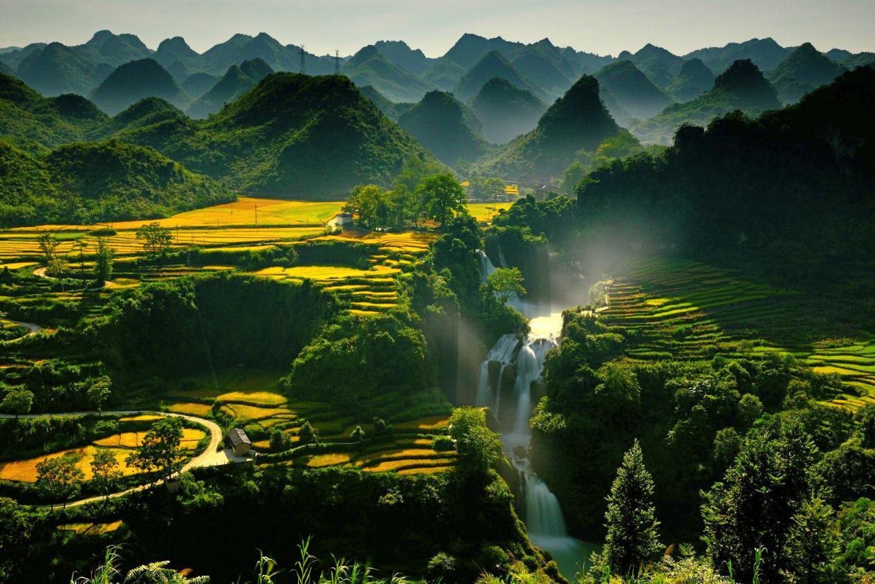 高原上的小桂林山水之间的美景