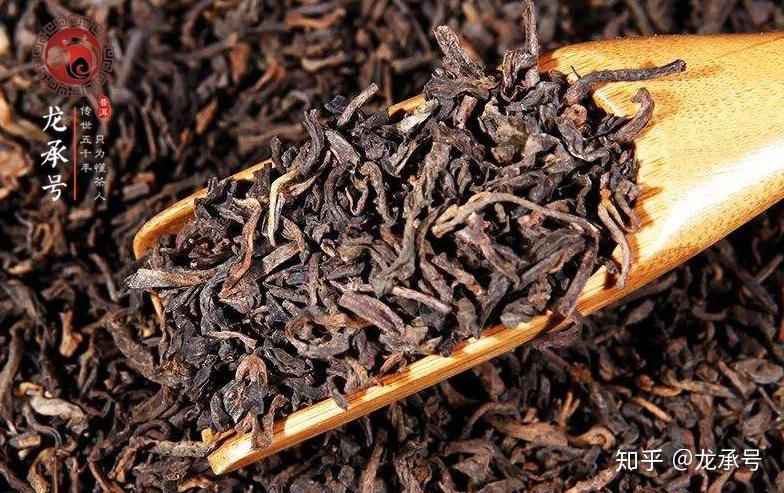 色泽棕褐或褐红,而普洱紧压茶是利用普洱散茶蒸压而成,外形主要有饼