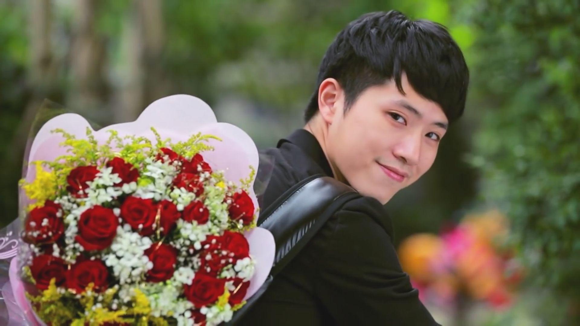 当然,哥哥的扮演者施柏宇也很帅的啦,97年的小哥哥耶施柏宇本人有自己