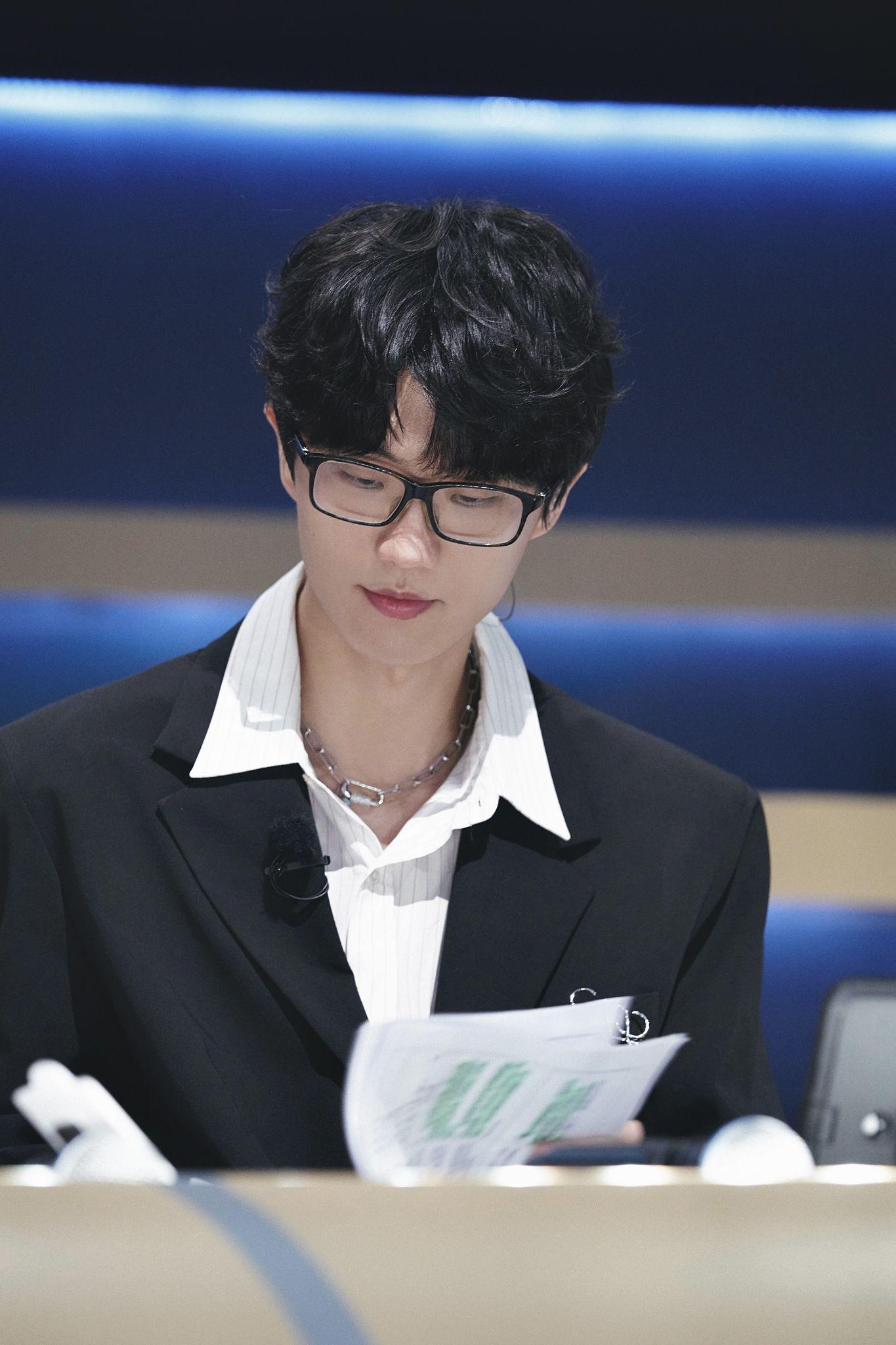 相册里有没有关于的许嵩照片? - 知乎