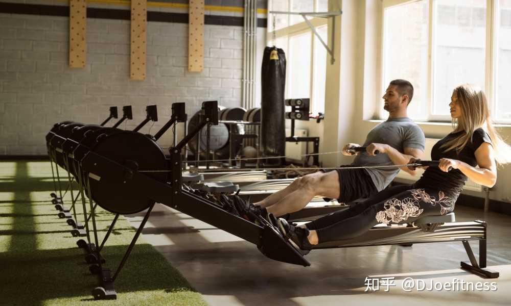 但划船爱好者们称它为下半身锻炼,对于天天在健身房练深蹲人来说可能