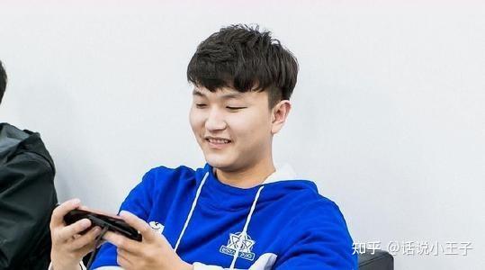 韩涵向猫神认怂了猫神直接闭麦韩涵让出蓝buff最后猫神带飞