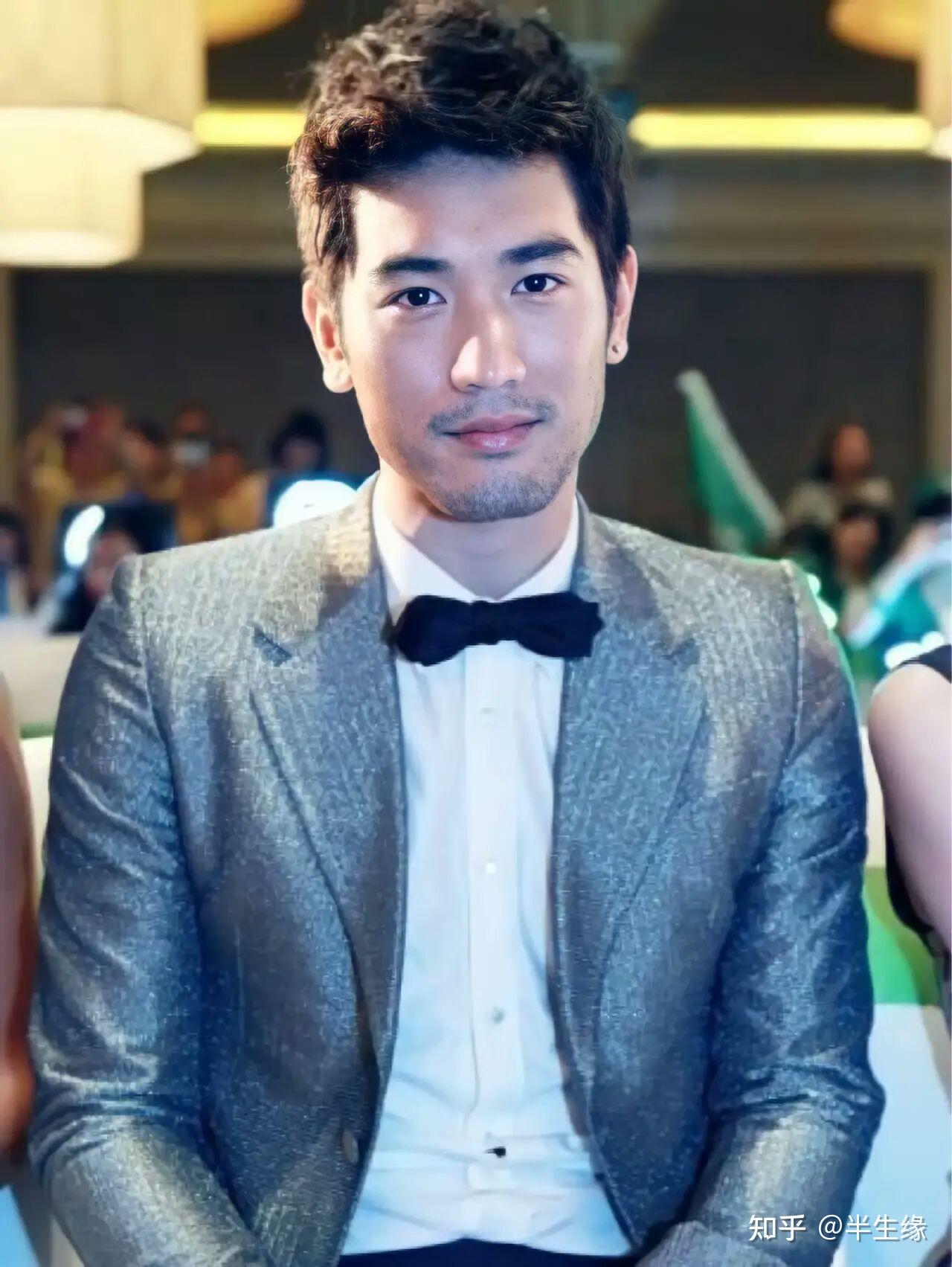 提到盛世美颜我最先想到的是高以翔,他既有潇洒酷帅的阳刚之气,也有