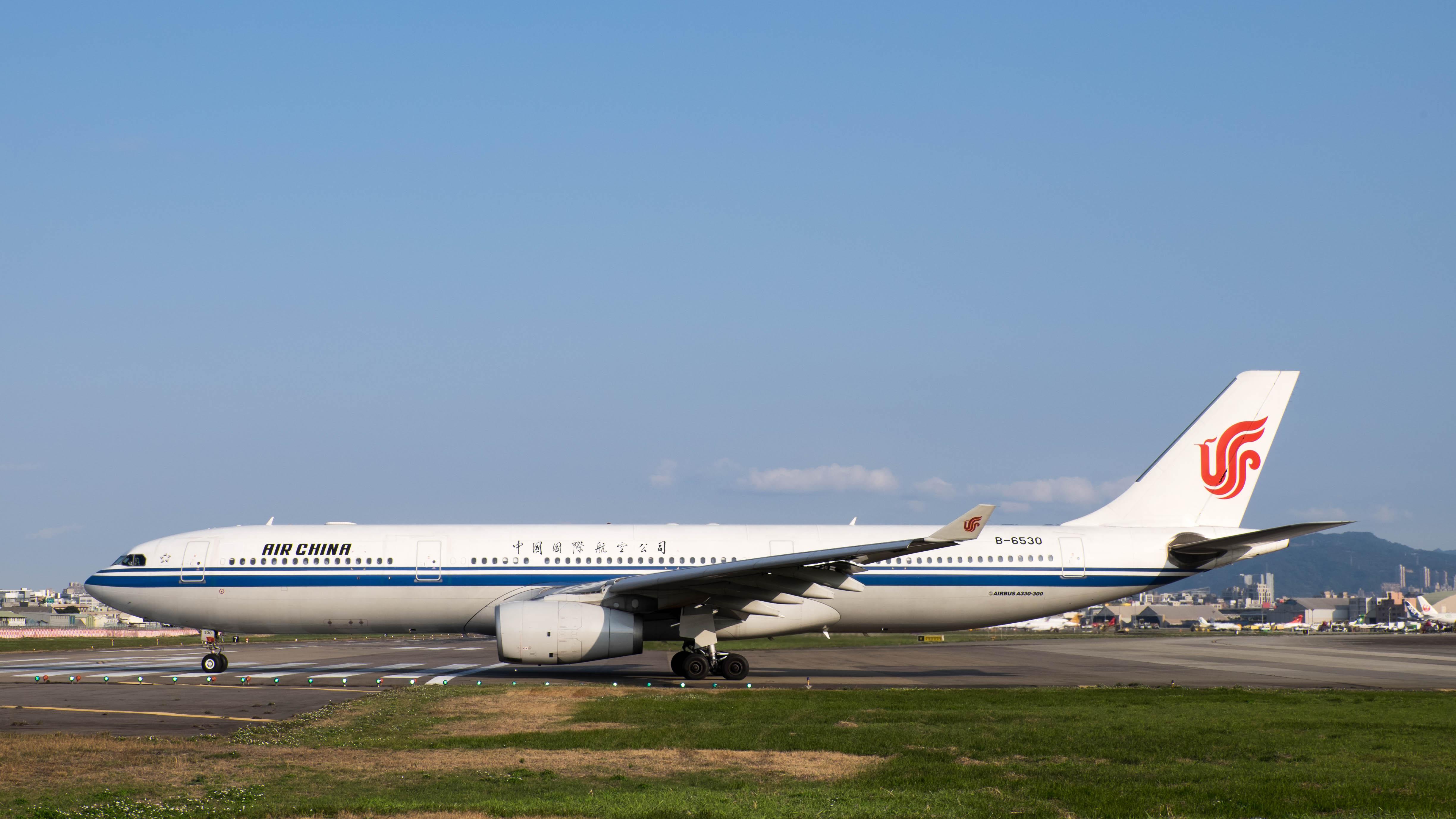 中国国际航空作为载旗航可以挂五星红旗着陆台湾机场吗？ - 知乎