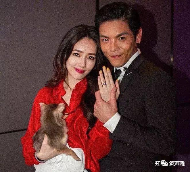 郭碧婷向佐订婚钻戒上千万,向太买珠宝成瘾,随