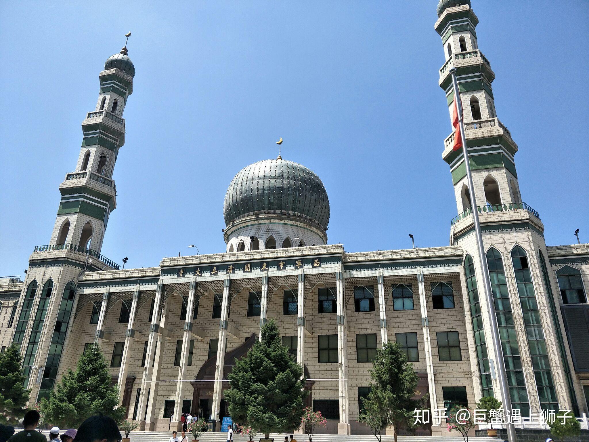 吃完午饭去了东关清真大寺,清真大寺因为宗教信仰不同,游客不能进入