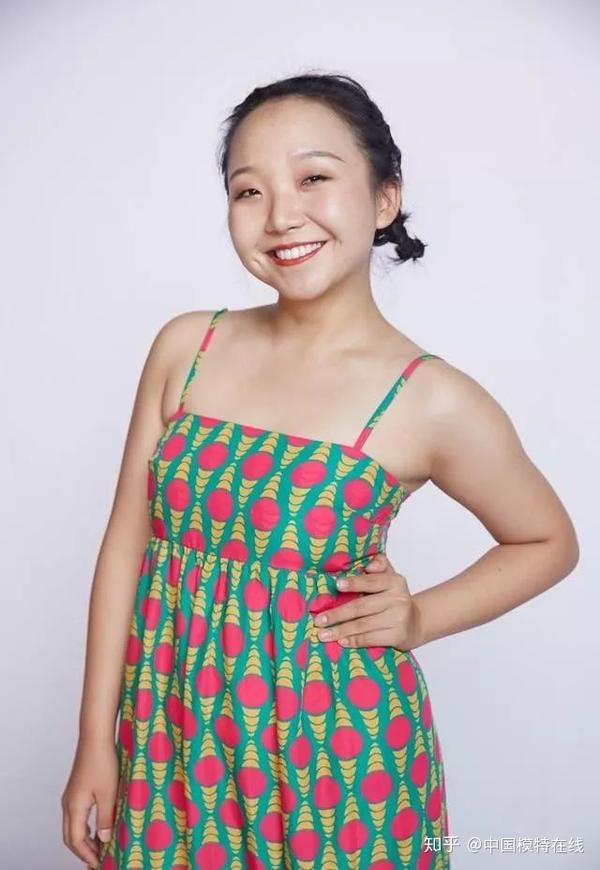 辣目洋子登上男人装,微胖女孩性感起来可爱又妩媚