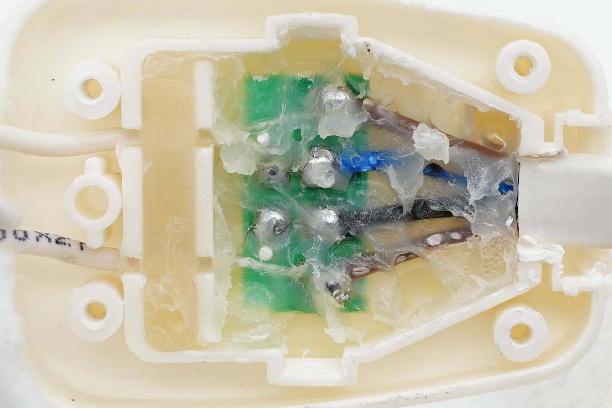 下面就进入拆解环节,一起来看看这款电热毯的内部设计