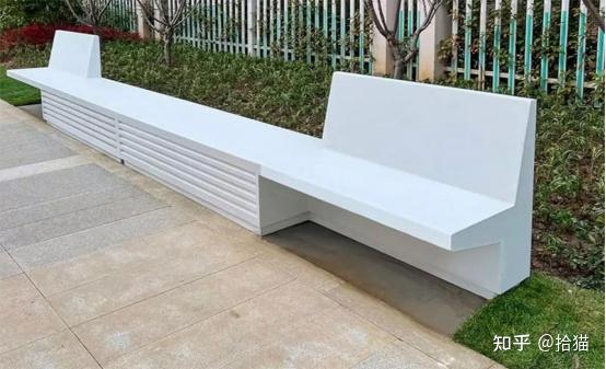 在园林景观中,坐凳是为大家提供休息的公共设施,它们经常出现在公园