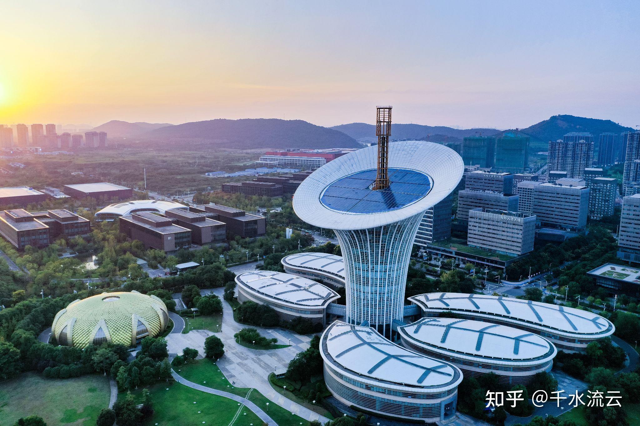 一大批产业,交通以及教育资源,正加速布局光谷科学岛,快速补齐板块