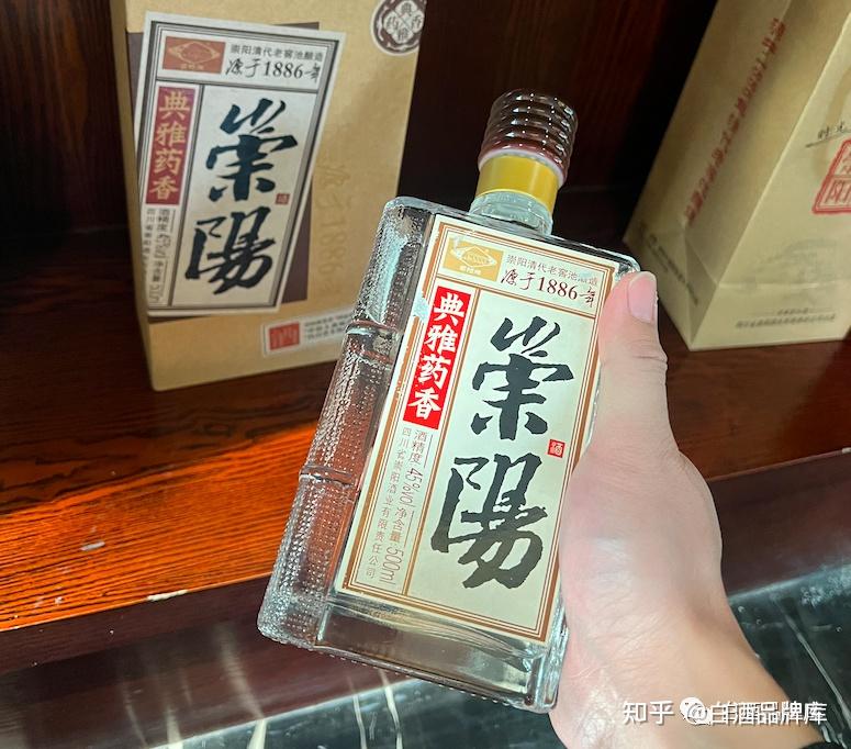 药香型白酒品鉴8百年历史崇阳酒四川药香独一支