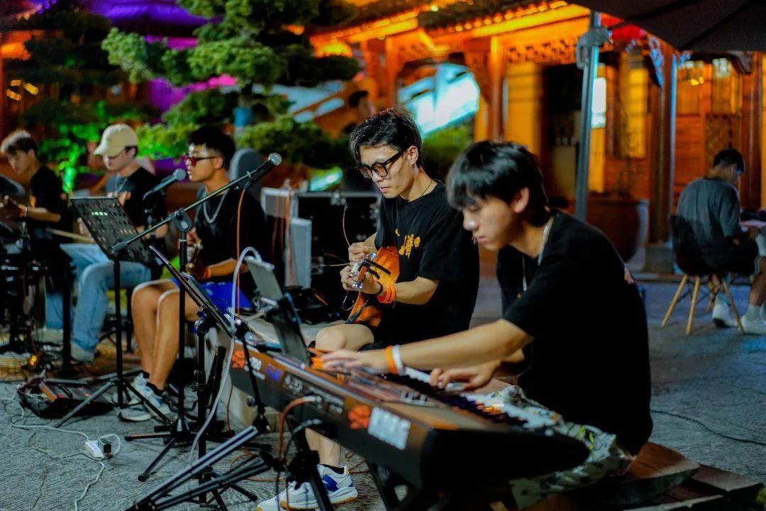 贵州| 啤酒狂欢夜,五百架无人机,乐队路演,巡游……点燃夜晚 - 知乎