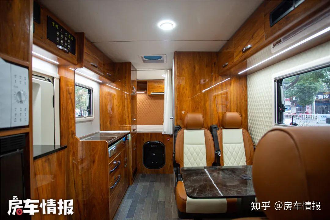 30万的江铃JMC平头房车，3.0T动力48V电路，内饰豪华不输商务车 - 知乎