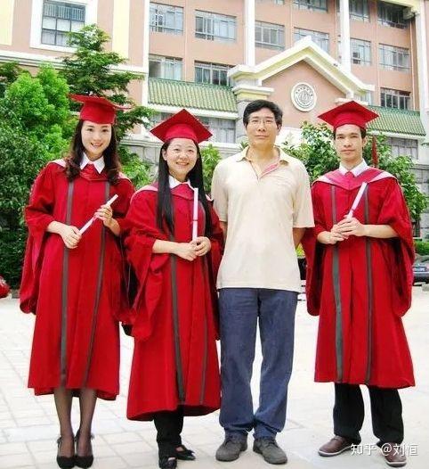 学士、硕士、博士学位服区别 - 知乎