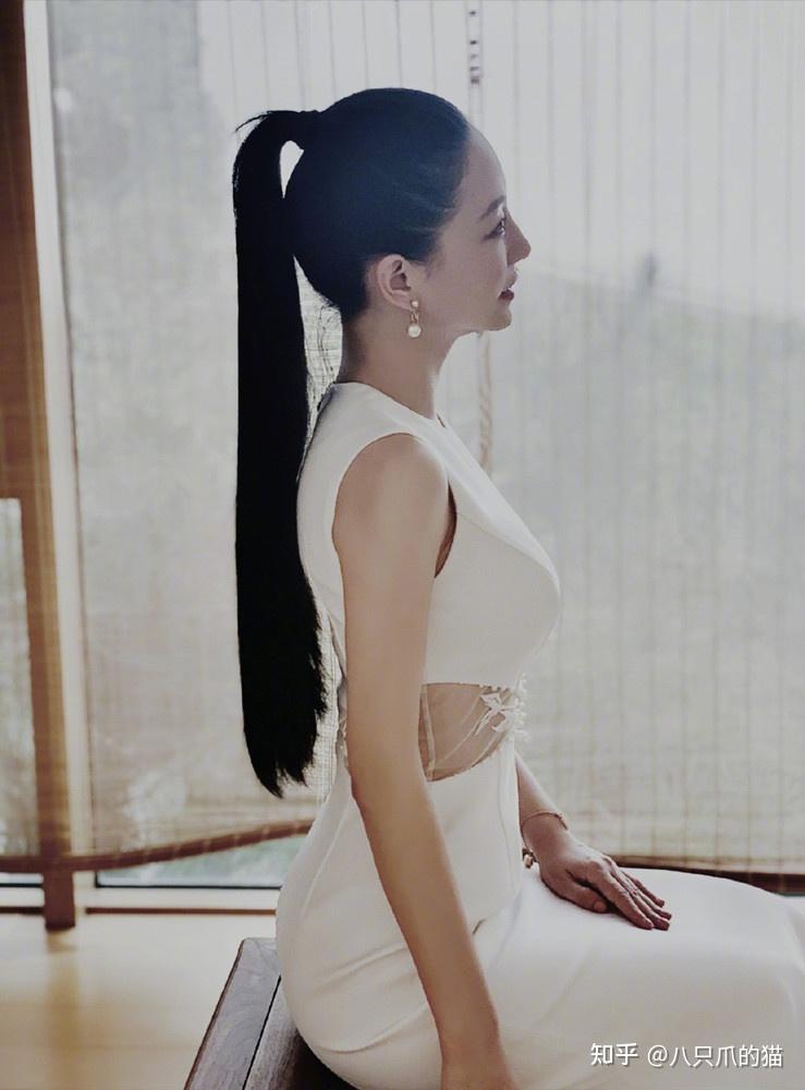 如何营造出女人味的穿搭?