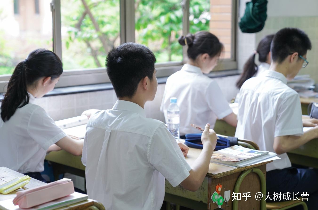 1%;2021年上海中考自招人数5423人,整体录取率为97.2%.