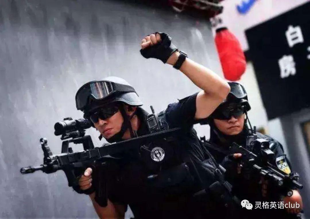 那个把"隔离"翻译成"dont leave house"的警察叔叔,我想跟你谈谈