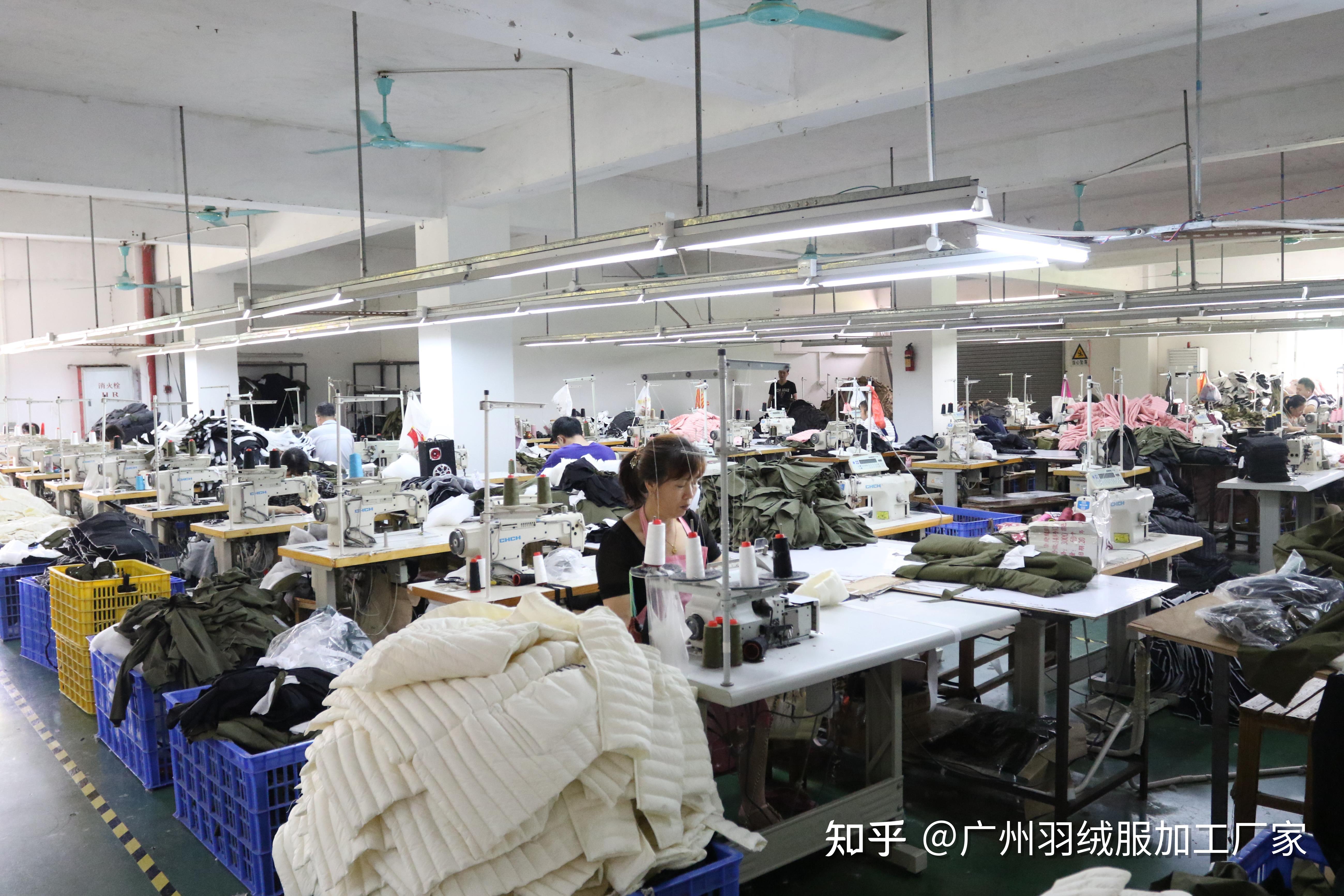 羽絨服加工廠家服裝加工廠越來越不掙錢我們該如何轉變