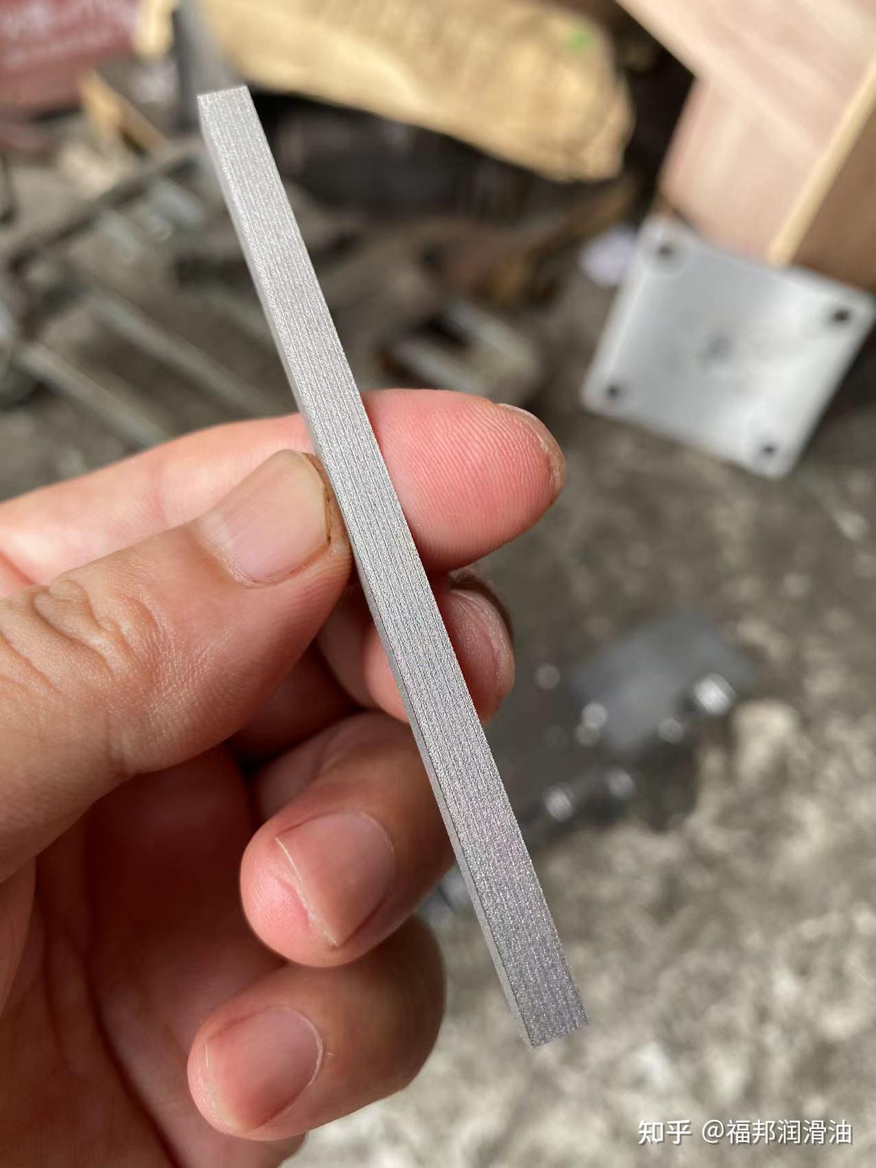 线切割大致可以分为三类——慢走丝,中走丝和快走丝.