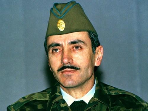 焦哈尔·杜达耶夫1991年10月,前苏联将军焦哈尔·杜达耶夫及其支持者