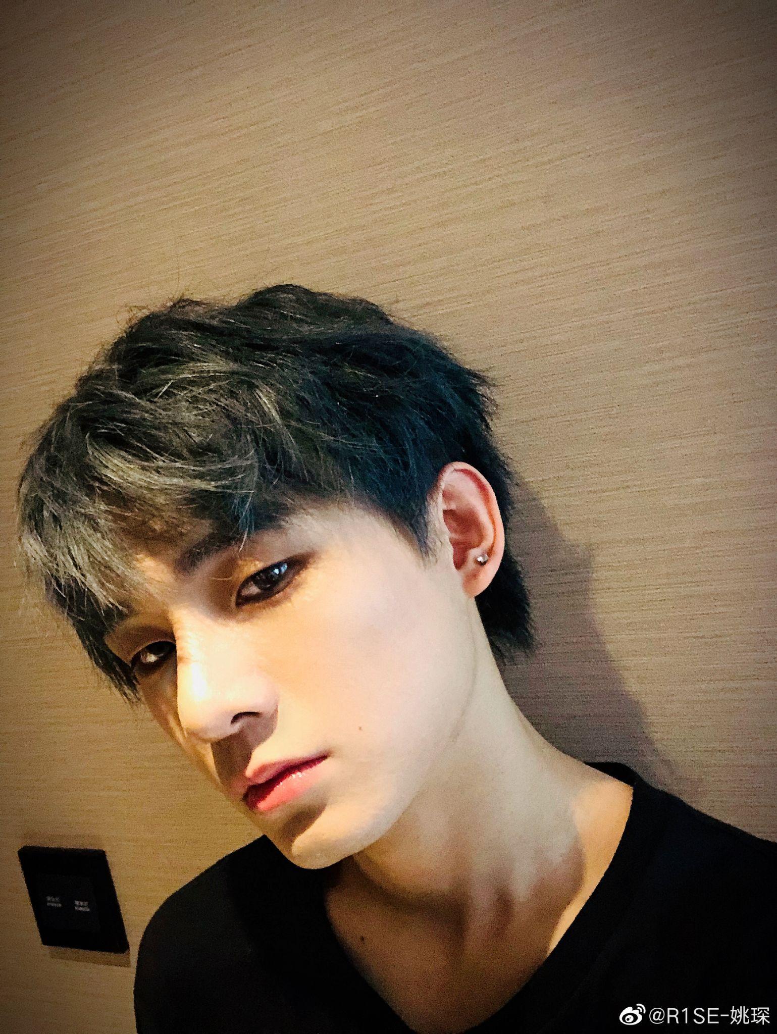 如何评价r1se姚琛的颜值