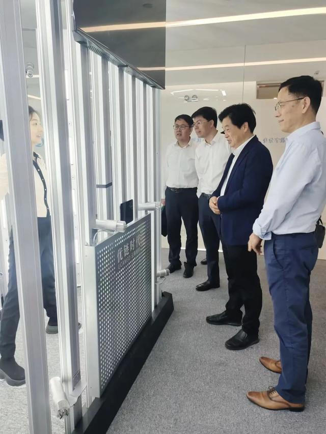 浙江省委宣传部副部长省电影局局长葛学斌一行到访优链时代