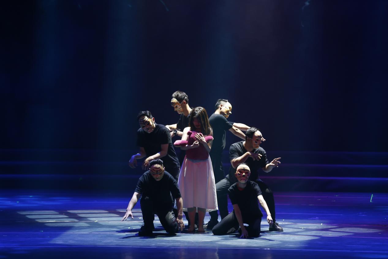 新疆首部国家安全教育舞台剧虎口脱险成功首演