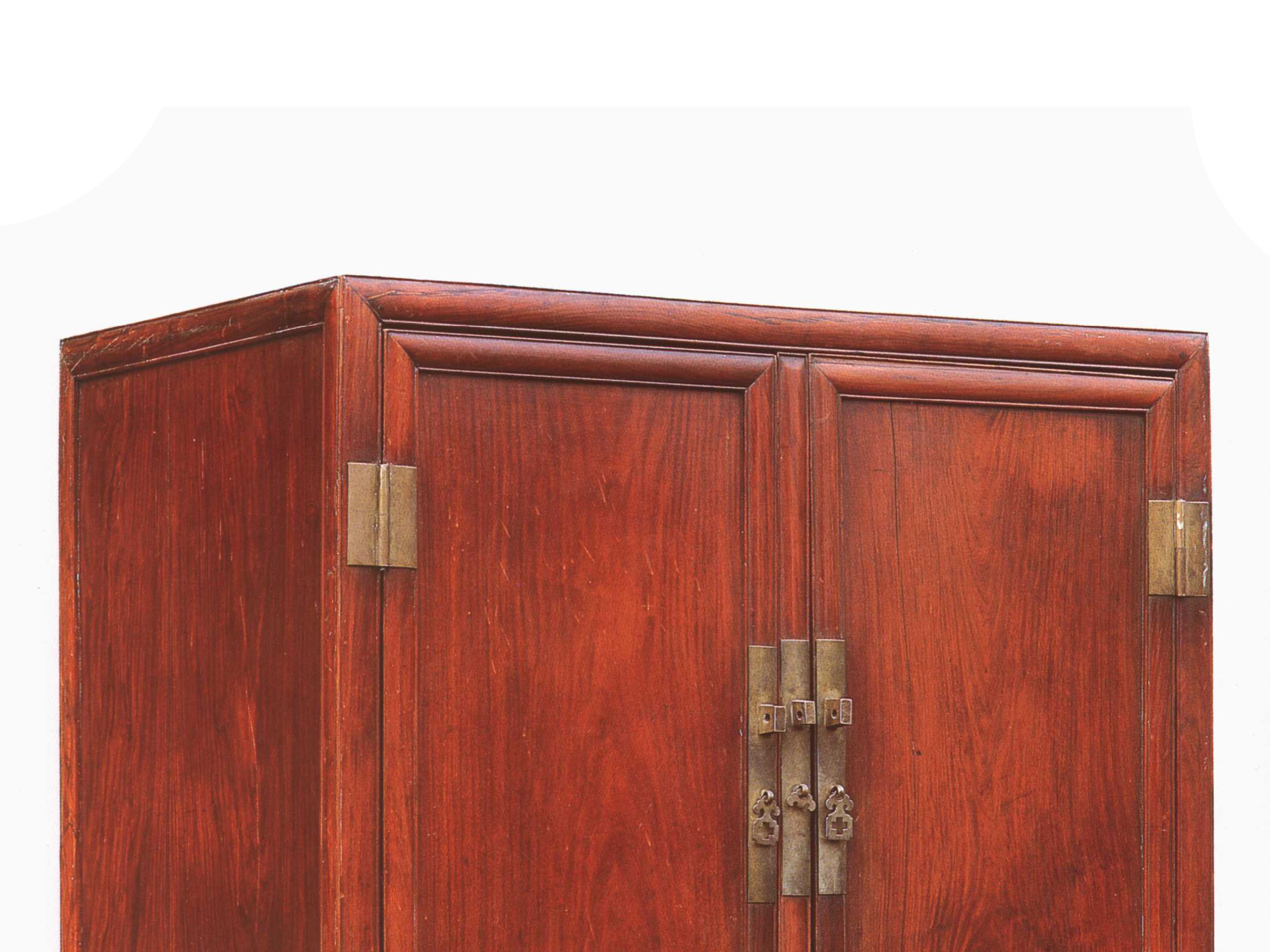 由此可见,圆角柜与方角柜真正的区别在于门轴上:凡是木门轴结构的