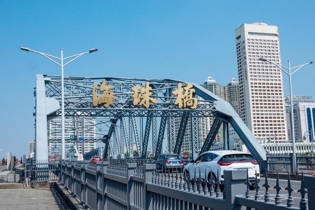 广州最著名的那条桥不是广州大桥,也不是猎得大桥,我觉得绝对是海珠桥