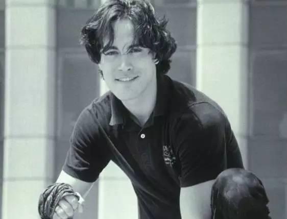 1991年,琳达再嫁给股票经纪布鲁斯·卡德威尔.