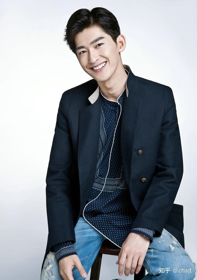 张翰坐飞机不忘撩妹,留了vx小号,把自己活成了霸道总裁 - 知乎