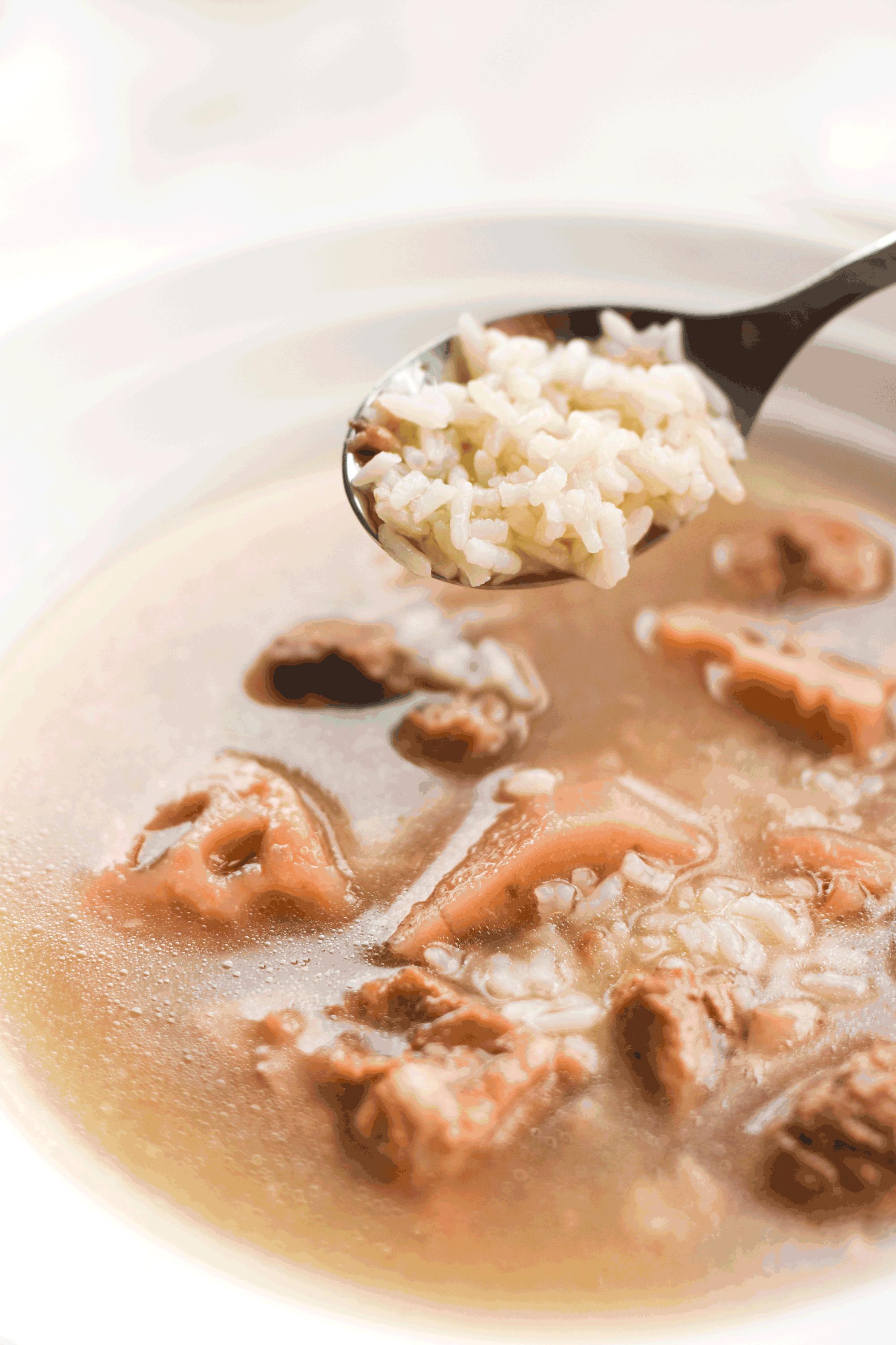 这家咖啡厅居然卖藕汤泡饭来看看茉瞎吃