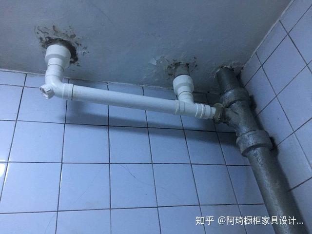 3米之间会有主管到检修口,距地50-300不等位置会有下水管支管,支管