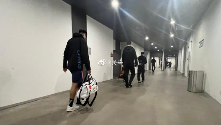 广东记者晒赵睿现身球员通道 后者已缺席17场比赛 - 知乎