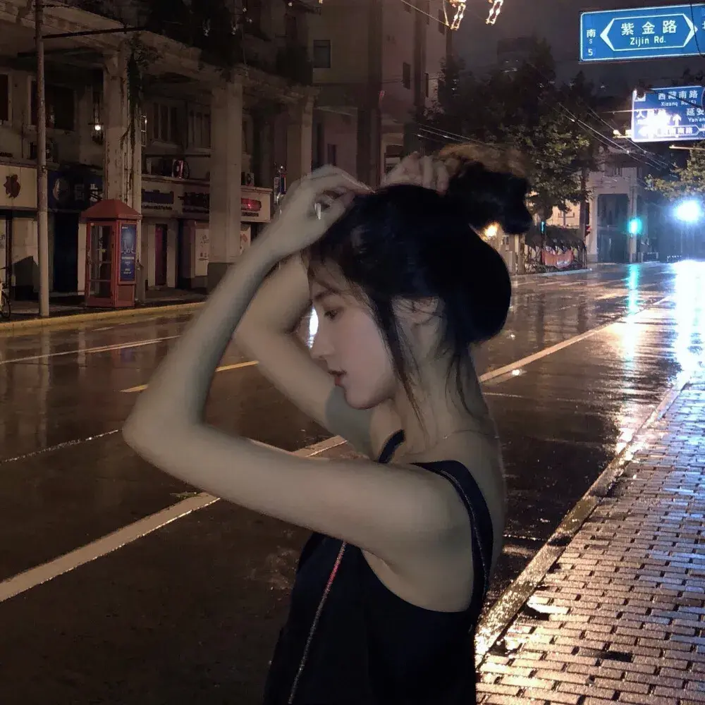 看起来很不好惹,很高冷的女生头像