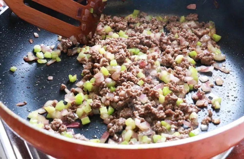番茄炒牛肉怎么炒出汁 v2-f8ad45106a8bf81bc9864684d62c29c2_r.jpg